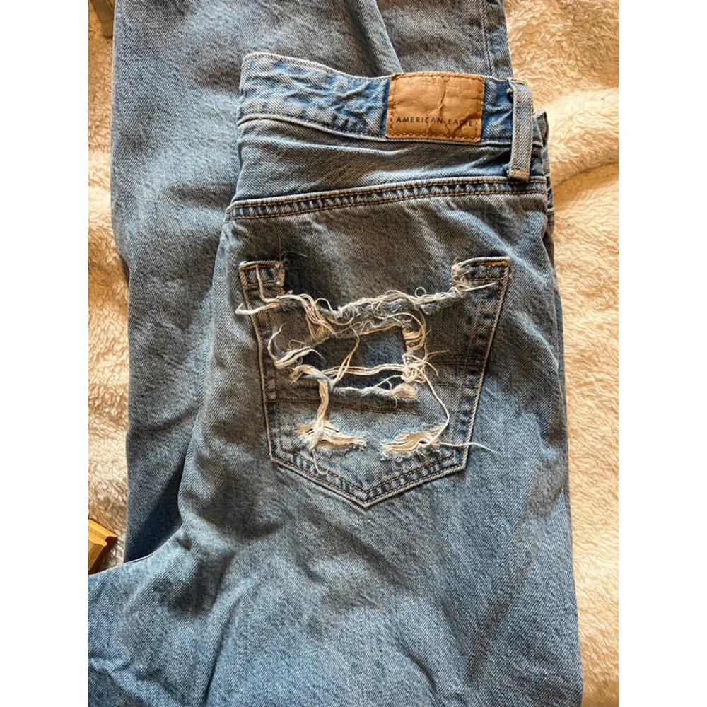 Women's Relaxed Mom American Eagle Jeans, Size 4, Light Blue - Picture 6 of 7